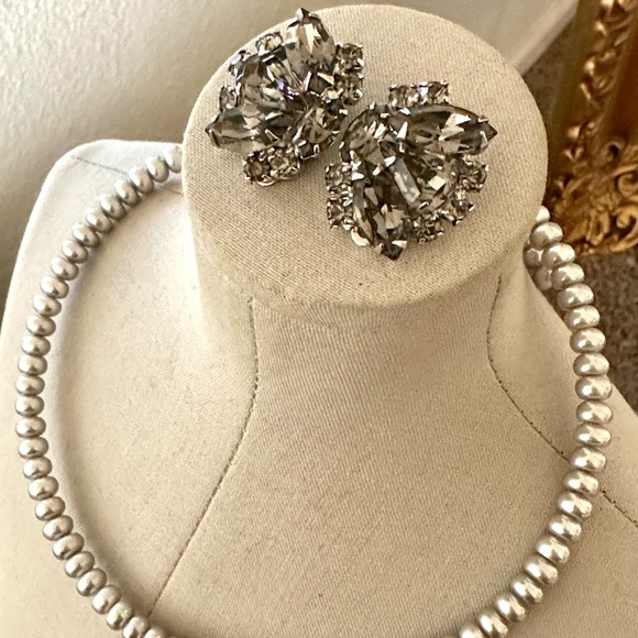 🔥Vintage Pearl Choker Necklace & Rhinestone Clip Earrings - Picture 6 of 16